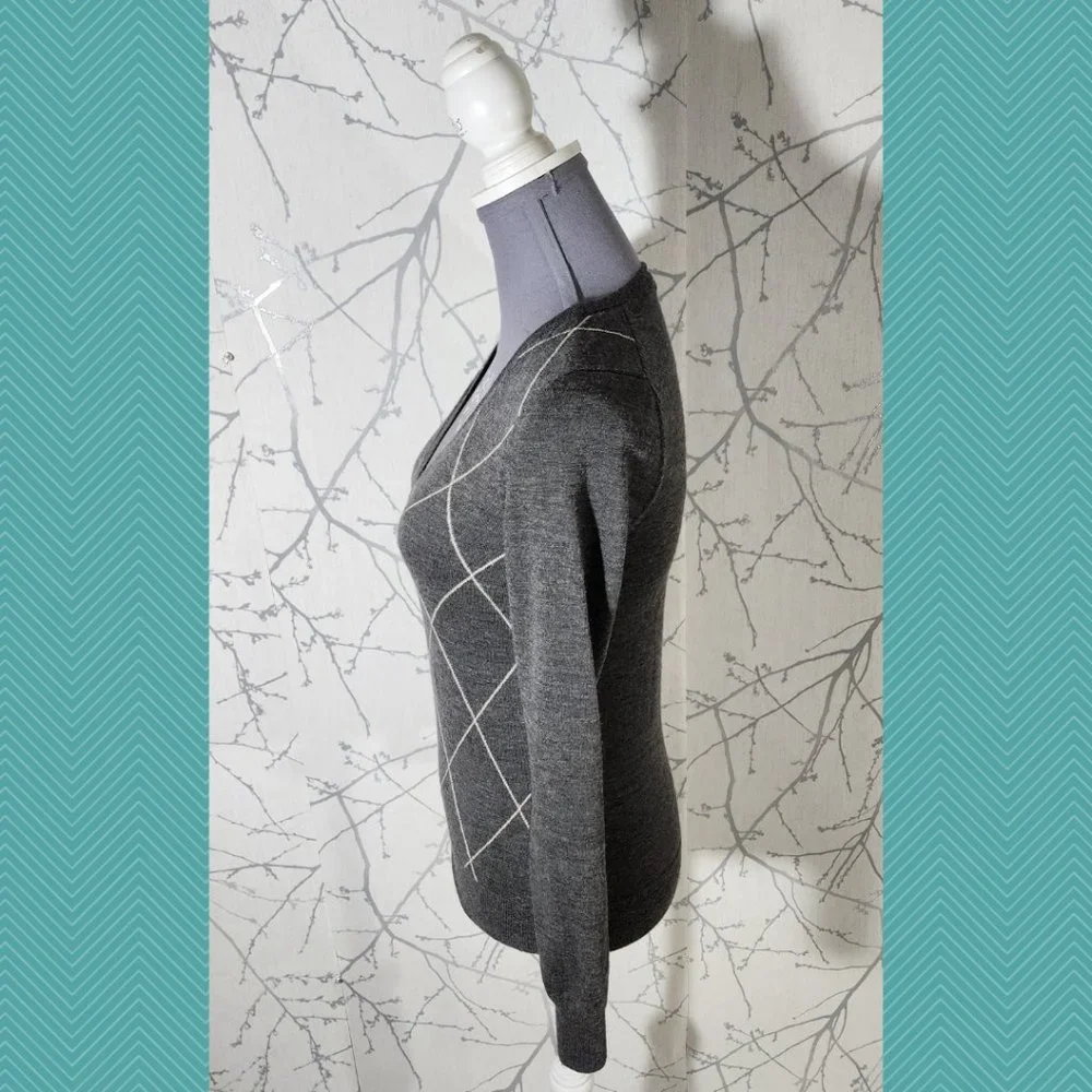 Club Monaco Gray Diamond Print 100% Merino Wool V-Neck Sweater